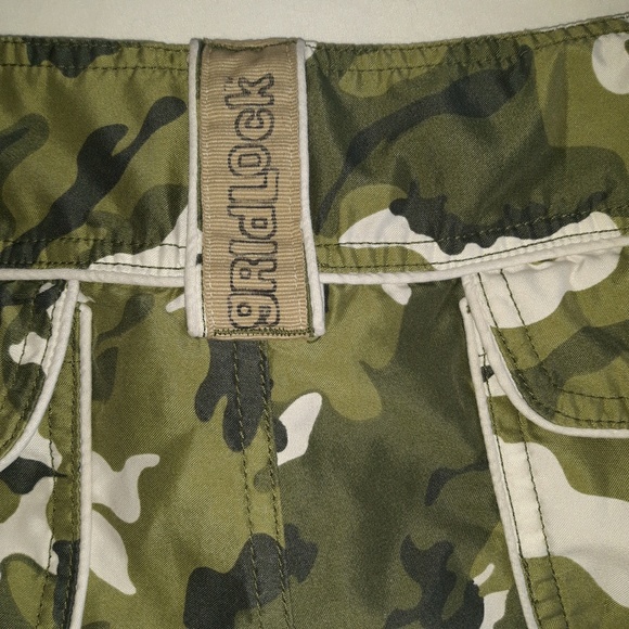 Gridlock Camo shorts, size Large - Picture 4 of 5